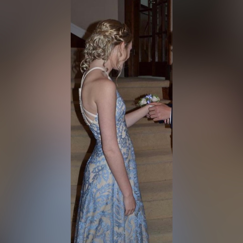 PROM DRESS - Picture 2 of 4